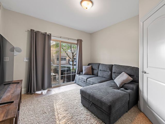 265 N WILMETTE Avenue, Westmont, IL 60559
