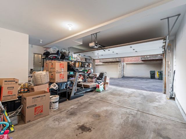 265 N WILMETTE Avenue, Westmont, IL 60559