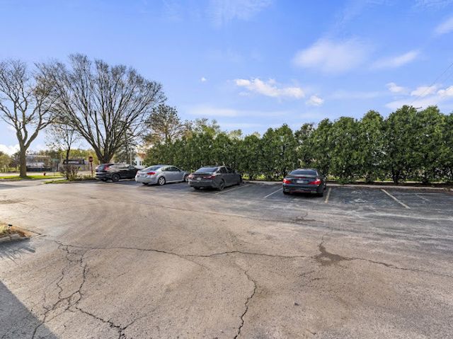 265 N WILMETTE Avenue, Westmont, IL 60559