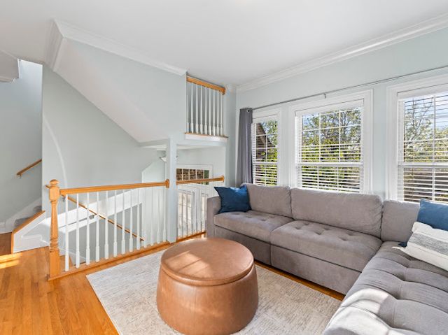 265 N WILMETTE Avenue, Westmont, IL 60559