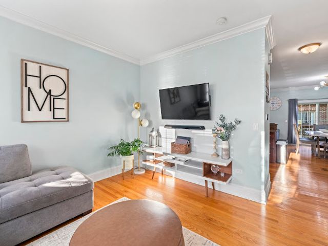 265 N WILMETTE Avenue, Westmont, IL 60559