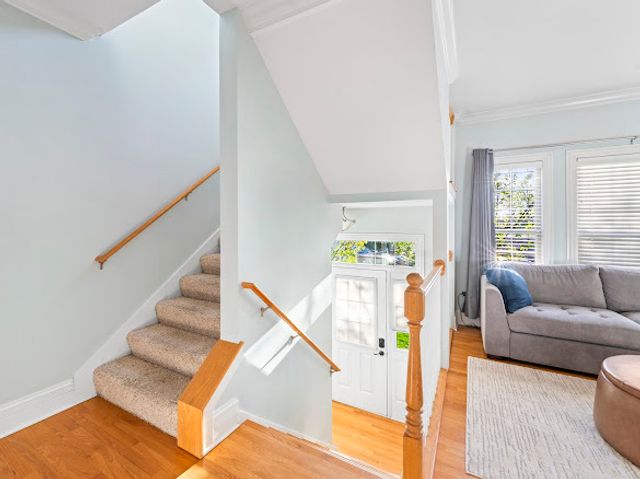 265 N WILMETTE Avenue, Westmont, IL 60559