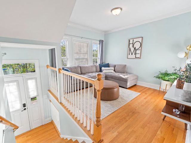 265 N WILMETTE Avenue, Westmont, IL 60559