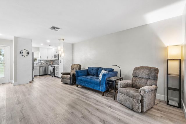 2883 CROSLEY Drive W F, West Palm Beach, FL 33415