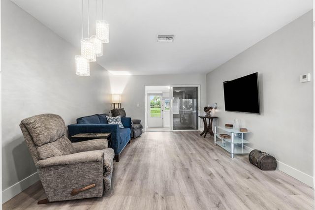 2883 CROSLEY Drive W F, West Palm Beach, FL 33415