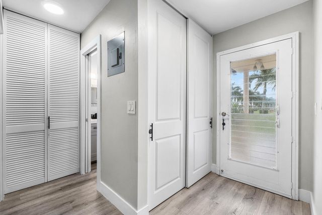 2883 CROSLEY Drive W F, West Palm Beach, FL 33415