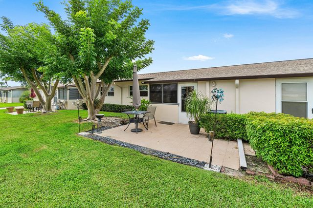 2883 CROSLEY Drive W F, West Palm Beach, FL 33415