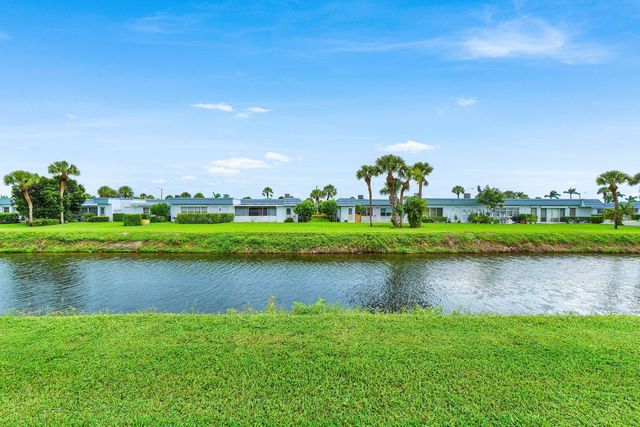 2883 CROSLEY Drive W F, West Palm Beach, FL 33415