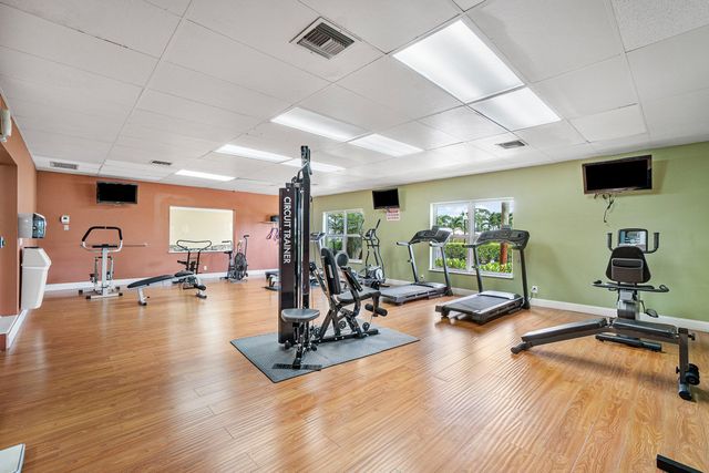 2883 CROSLEY Drive W F, West Palm Beach, FL 33415