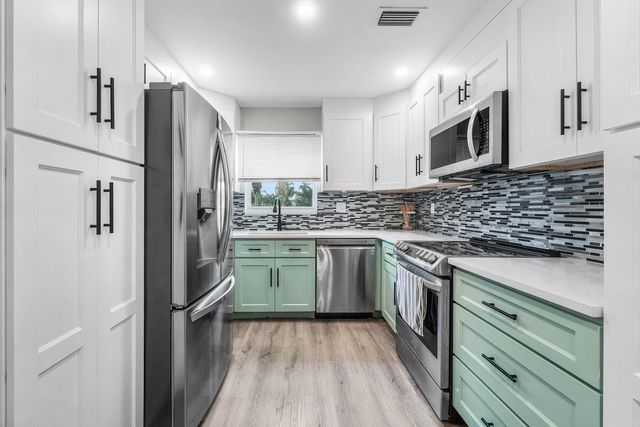 2883 CROSLEY Drive W F, West Palm Beach, FL 33415