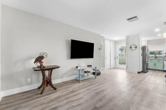 2883 CROSLEY Drive W F, West Palm Beach, FL 33415