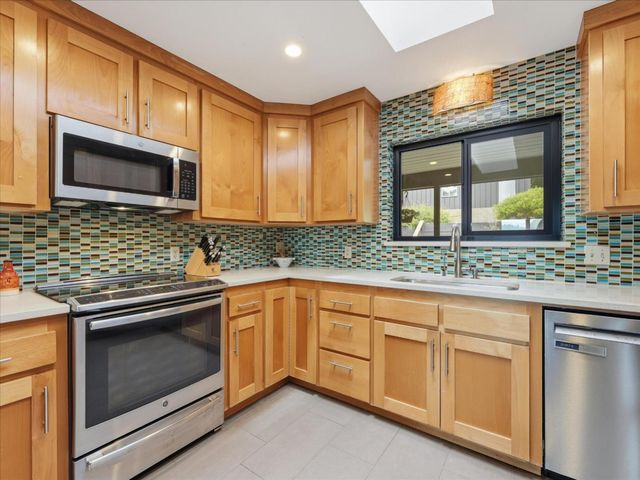 16000 Redwood Lodge Road, Los Gatos, CA 95033