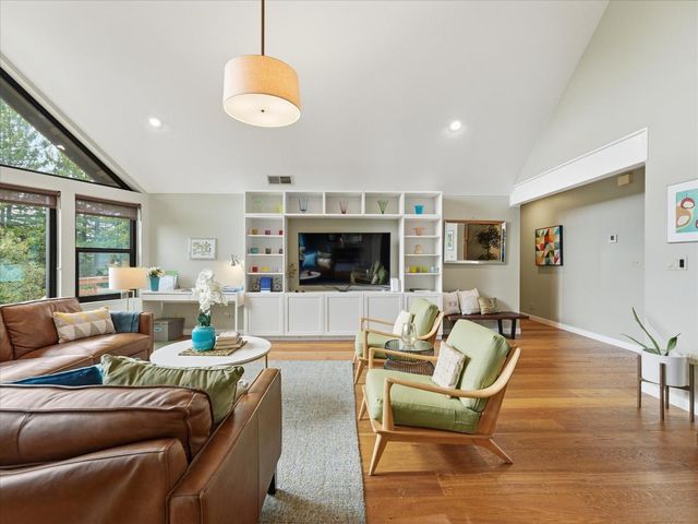 16000 Redwood Lodge Road, Los Gatos, CA 95033