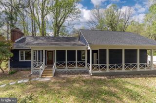 2367 N LAKESHORE DR, Louisa, VA 23093