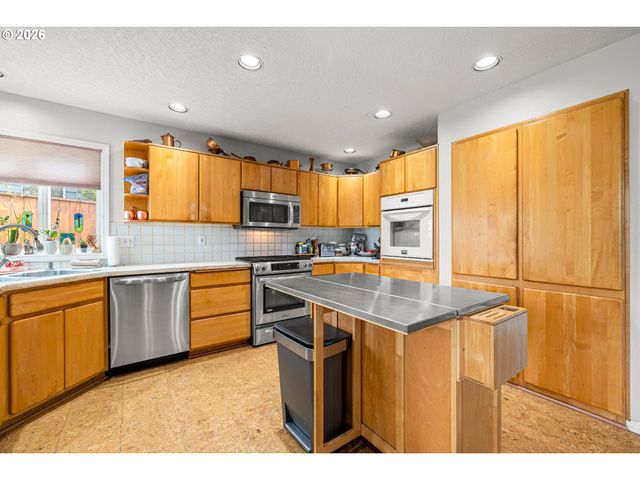 4057 Ne 5TH Dr, Gresham, OR 97030