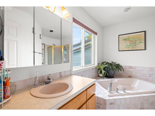 4057 Ne 5TH Dr, Gresham, OR 97030