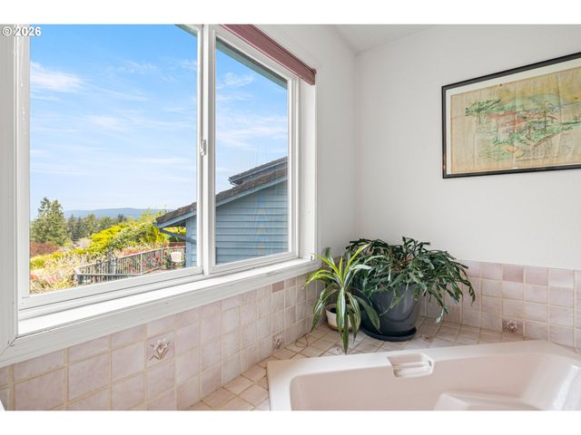 4057 Ne 5TH Dr, Gresham, OR 97030