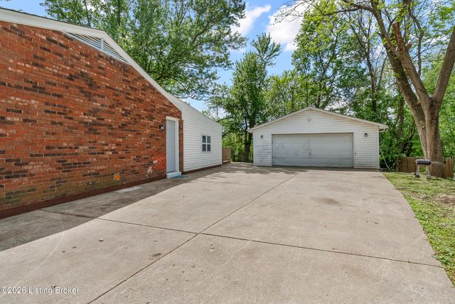 10906 Milwaukee Way, Louisville, KY 40272