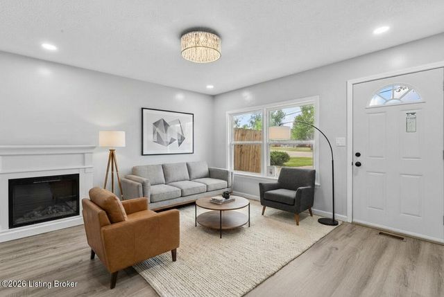 10906 Milwaukee Way, Louisville, KY 40272