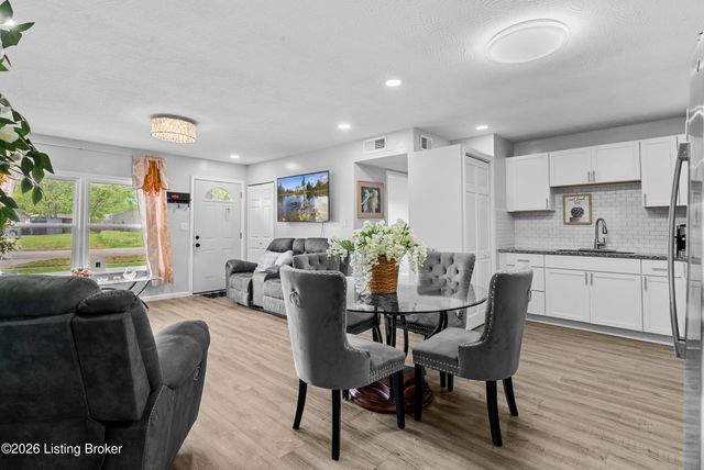 10906 Milwaukee Way, Louisville, KY 40272