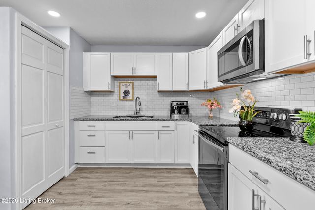 10906 Milwaukee Way, Louisville, KY 40272