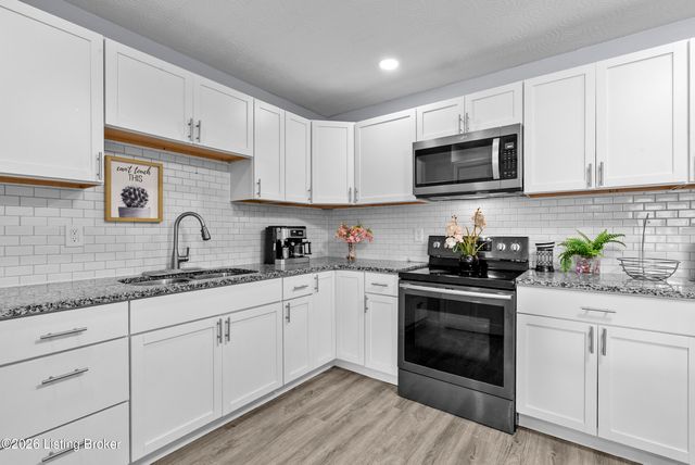 10906 Milwaukee Way, Louisville, KY 40272