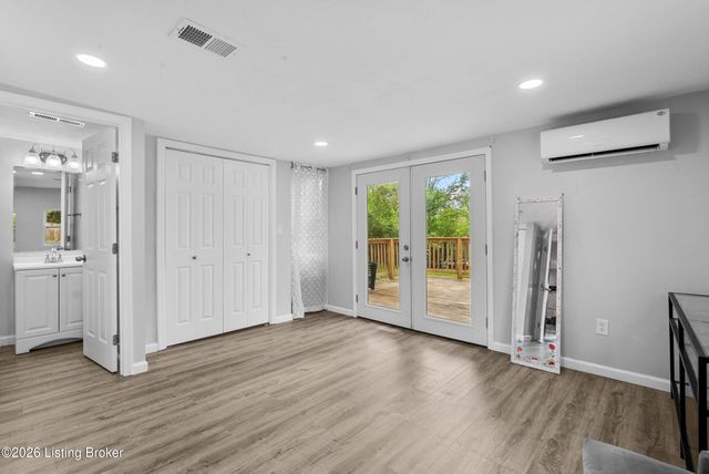 10906 Milwaukee Way, Louisville, KY 40272