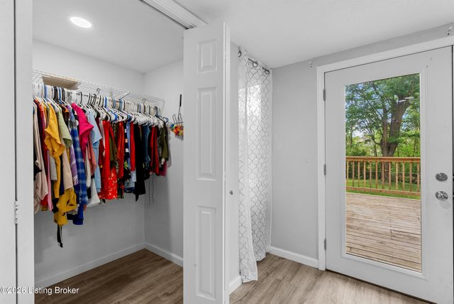 10906 Milwaukee Way, Louisville, KY 40272