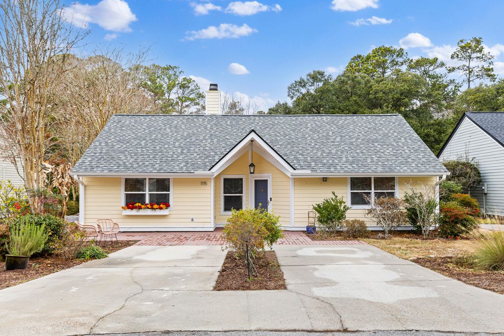 1115 Honeysuckle Court, Mount Pleasant, SC 29464