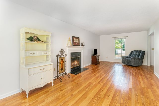 104 White Oak Ct, Hendersonville, TN 37075