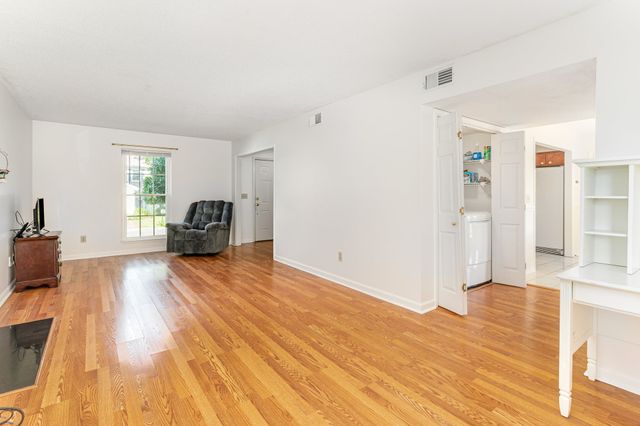 104 White Oak Ct, Hendersonville, TN 37075