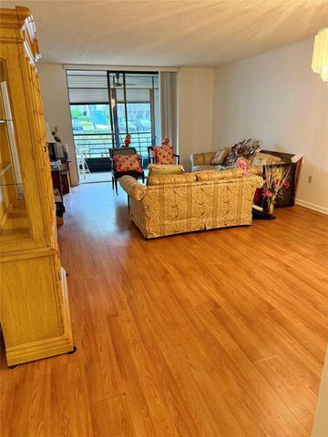 900 Colony Point Circle 121, Pembroke Pines, FL 33026