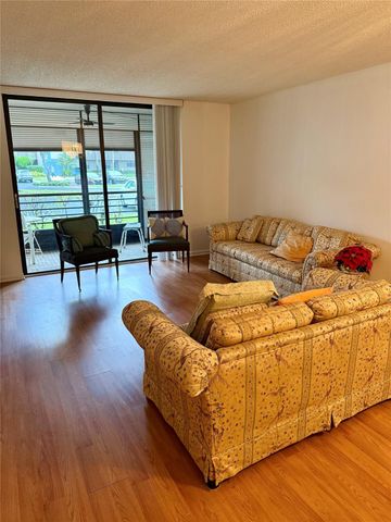 900 Colony Point Circle 121, Pembroke Pines, FL 33026