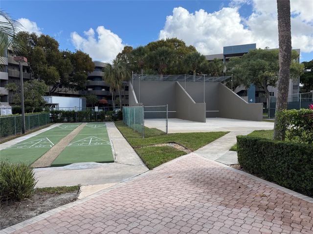 900 Colony Point Circle 121, Pembroke Pines, FL 33026