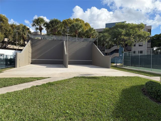 900 Colony Point Circle 121, Pembroke Pines, FL 33026