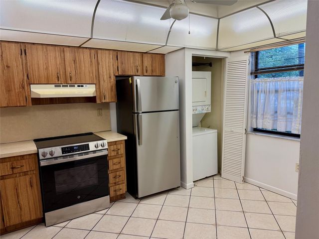 900 Colony Point Circle 121, Pembroke Pines, FL 33026