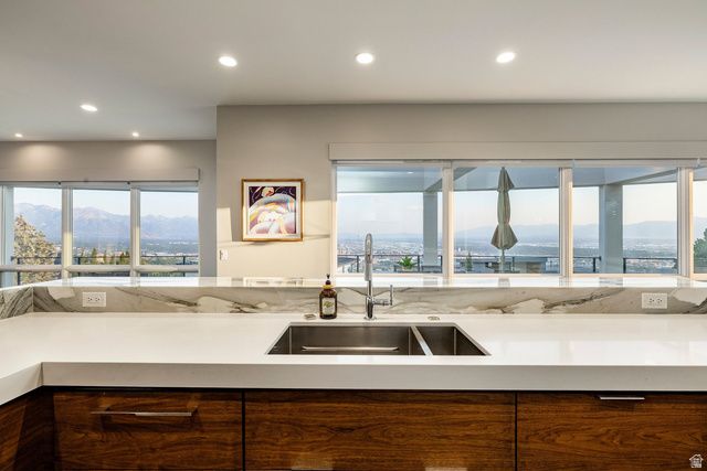 815 N SANDHURST DR, Salt Lake City, UT 84103