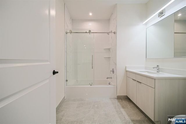 401 E Central Boulevard 3C, Palisades Park, NJ 07650