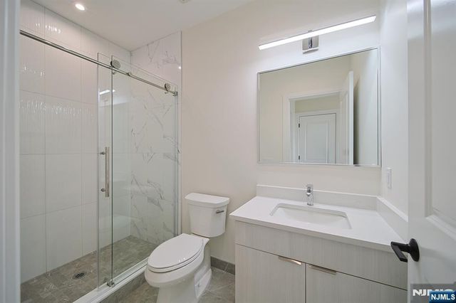 401 E Central Boulevard 3C, Palisades Park, NJ 07650