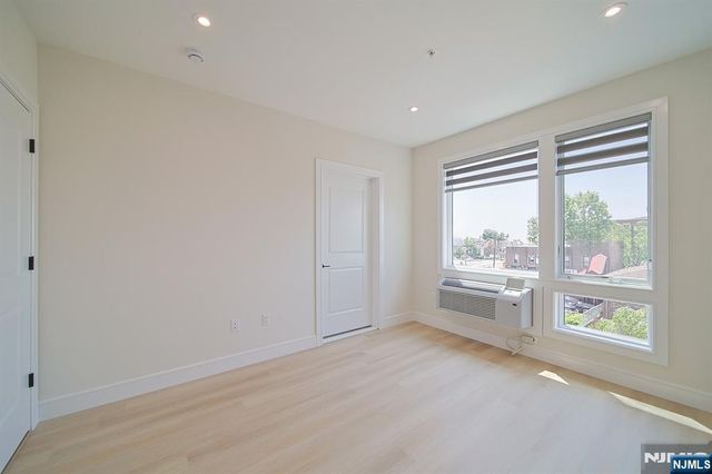 401 E Central Boulevard 3C, Palisades Park, NJ 07650