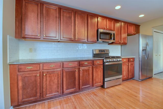 8165 Sequoia Lane, White Lake, MI 48386