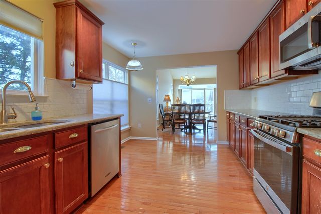 8165 Sequoia Lane, White Lake, MI 48386