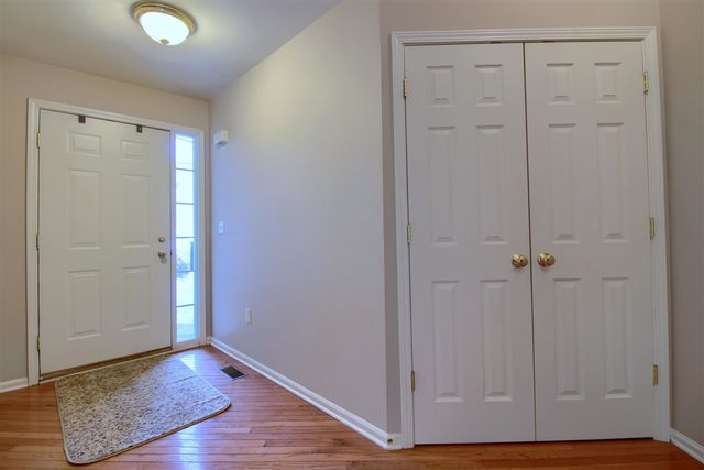 8165 Sequoia Lane, White Lake, MI 48386