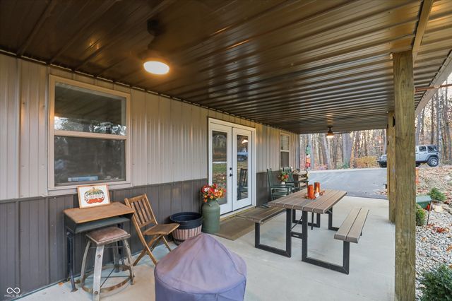 8851 S Peoga Road, Trafalgar, IN 46181