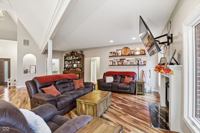 8851 S Peoga Road, Trafalgar, IN 46181