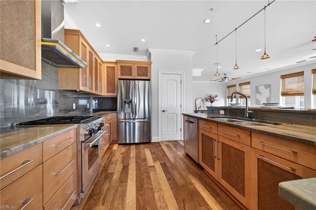 3800 DuPont Cir Unit 505, Virginia Beach, VA 23455