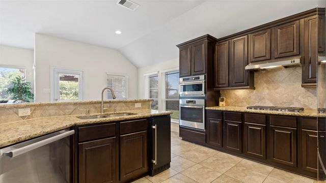 15314 Icet Creek Ave, Mont Belvieu, TX 77523