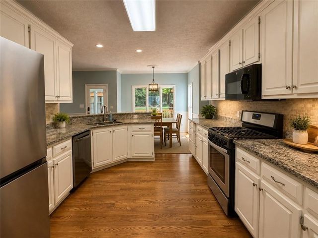 210 Pinehill Lane, Woodstock, GA 30188