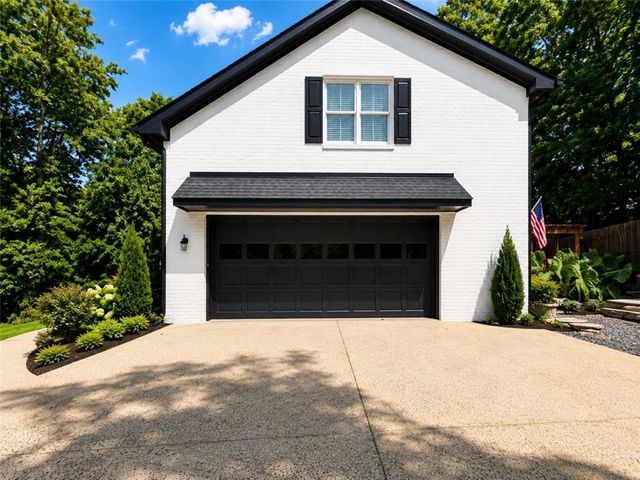 210 Pinehill Lane, Woodstock, GA 30188