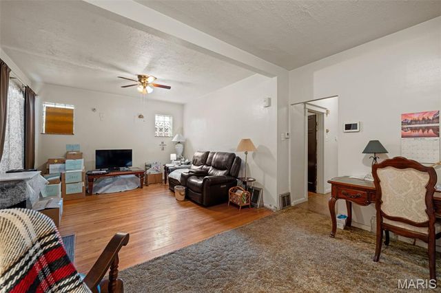 4309 Dewey Avenue, St Louis, MO 63116